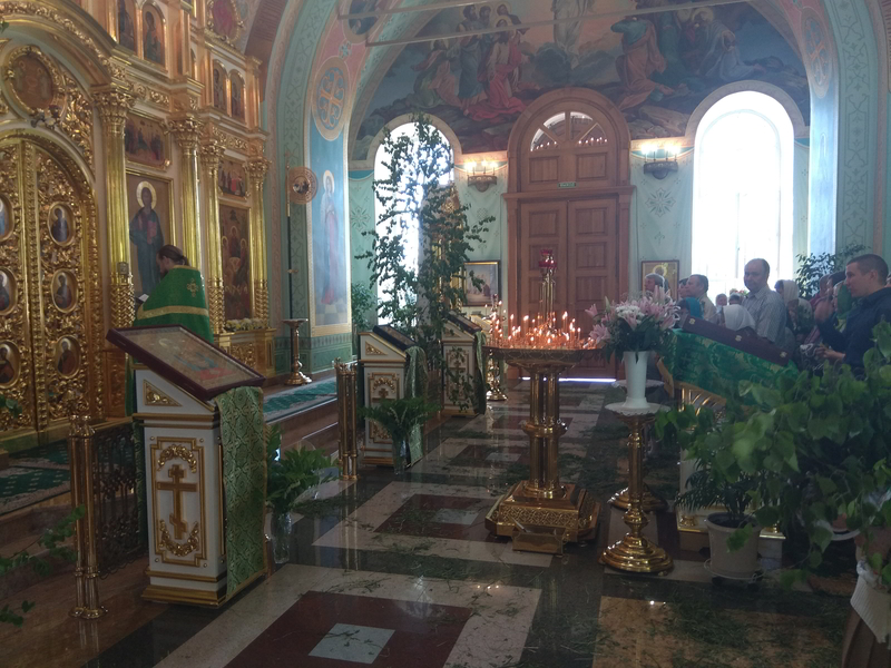 Праздник Троицы в наркологическом реабилитационном центре МАЯК Литургия в храме во имя Пресвятой Троицы в селе Шарапово